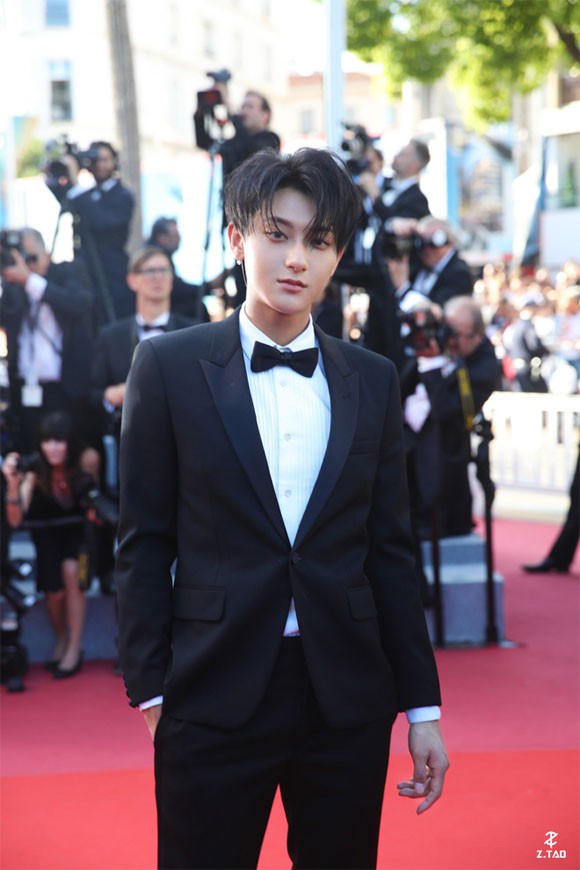 Nổi đình đám ở Châu Á nhưng Hoàng Tử Thao vẫn muối mặt khi bị xua đuổi phũ phàng tại Cannes